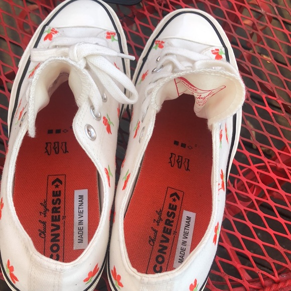 New CONVERSE CHUCK TAYLORS Cream Red Floral Stitched Tennies - Picture 7 of 12